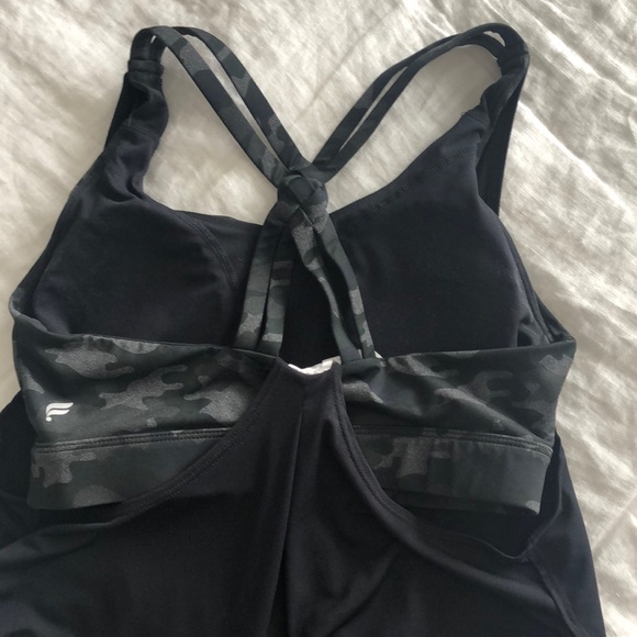 Workout top - Picture 4 of 4